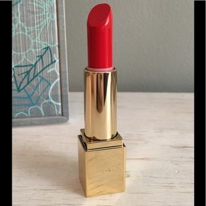 ♦️SOLD♦️Estée Lauder Pure Color Envy Lipstick 💄